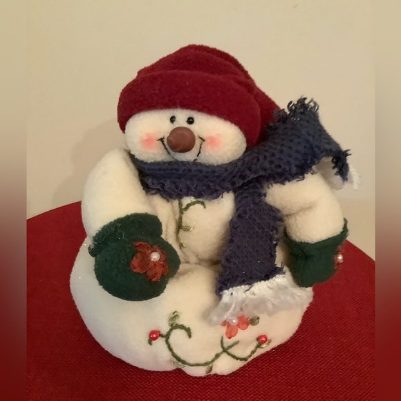 Great collection of Snowmen,3 are resin & the largest is stuffed fluffy fabric - Picture 4 of 5